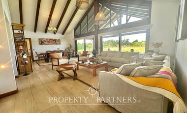 Se vende hermosa casa en parcela de 5.000 mts2 con recepción municipal