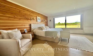 Se vende hermosa casa en parcela de 5.000 mts2 con recepción municipal