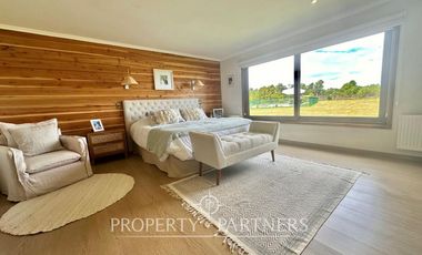 Se vende hermosa casa en parcela de 5.000 mts2 con recepción municipal