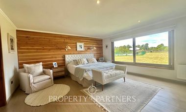 Se vende hermosa casa en parcela de 5.000 mts2 con recepción municipal