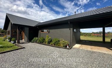 Se vende hermosa casa en parcela de 5.000 mts2 con recepción municipal