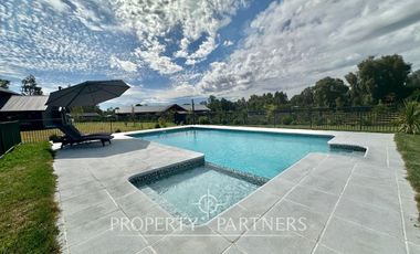 Se vende hermosa casa en parcela de 5.000 mts2 con recepción municipal