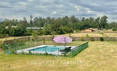 Se vende hermosa casa en parcela de 5.000 mts2 con recepción municipal