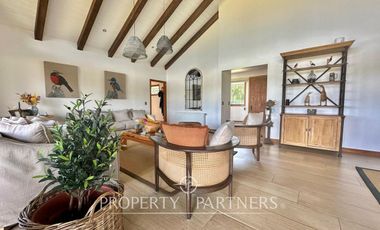 Se vende hermosa casa en parcela de 5.000 mts2 con recepción municipal