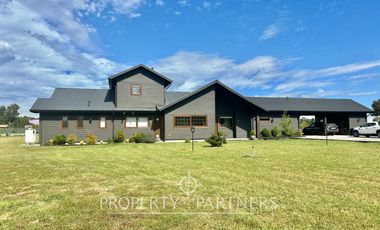 Se vende hermosa casa en parcela de 5.000 mts2 con recepción municipal