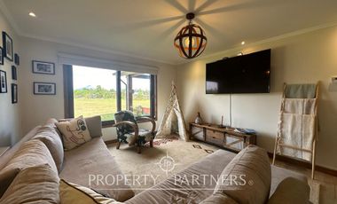 Se vende hermosa casa en parcela de 5.000 mts2 con recepción municipal