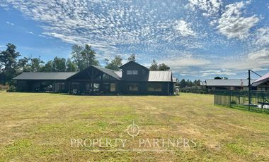 Se vende hermosa casa en parcela de 5.000 mts2 con recepción municipal