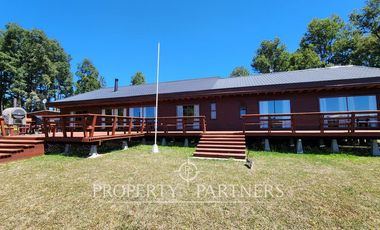 Arriendo por dia de espaciosa casa para 11 personas