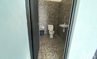 CASA CON ALBERCA EN VENTA EN COLONIA EL RETIRO