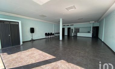 CASA CON ALBERCA EN VENTA EN COLONIA EL RETIRO