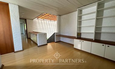 Gran casa mediterránea con amplio jardín cercana a Colegio Newland