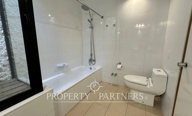 Gran casa mediterránea con amplio jardín cercana a Colegio Newland