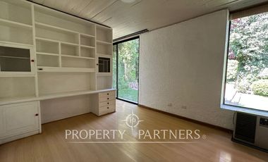 Gran casa mediterránea con amplio jardín cercana a Colegio Newland