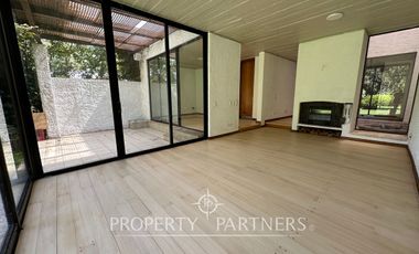 Gran casa mediterránea con amplio jardín cercana a Colegio Newland