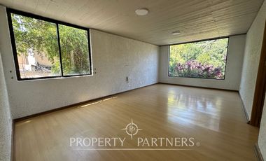 Gran casa mediterránea con amplio jardín cercana a Colegio Newland