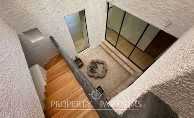 Gran casa mediterránea con amplio jardín cercana a Colegio Newland