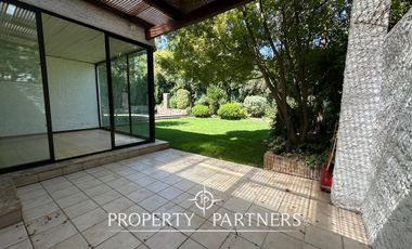 Gran casa mediterránea con amplio jardín cercana a Colegio Newland
