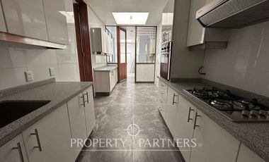 Gran casa mediterránea con amplio jardín cercana a Colegio Newland