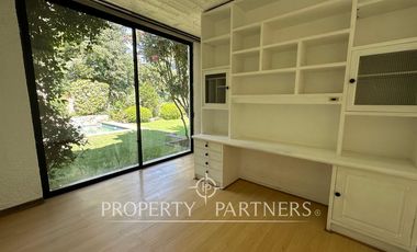 Gran casa mediterránea con amplio jardín cercana a Colegio Newland