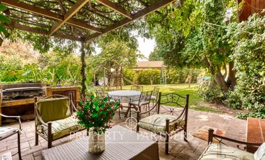 Hermosa casa estilo chileno, rodeada de naturaleza y espacios únicos