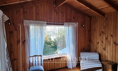 Dos casas en terreno urbano con vista al lago y volcán