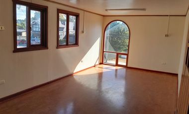 En arriendo para uso de oficinas, a una cuadra de plaza de Puerto Varas