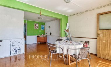 Se vende amplia casa de 15 habitaciones