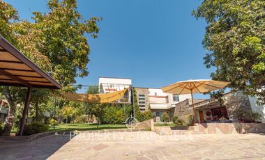 Se vende espectacular casa en Lo Cañas, La Florida.