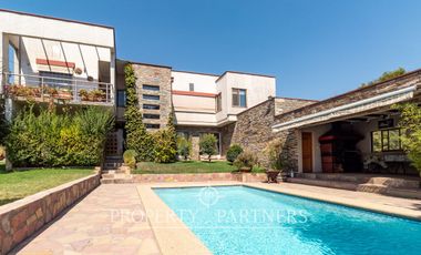 Se vende espectacular casa en Lo Cañas, La Florida.