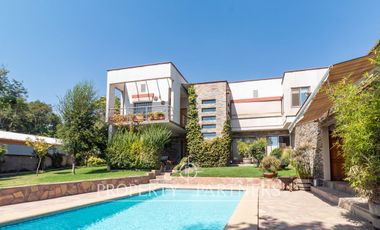 Se vende espectacular casa en Lo Cañas, La Florida.