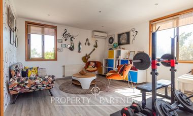 Se vende espectacular casa en Lo Cañas, La Florida.