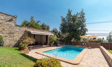 Se vende espectacular casa en Lo Cañas, La Florida.