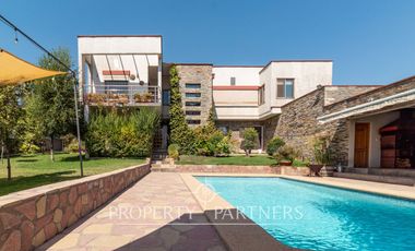 Se vende espectacular casa en Lo Cañas, La Florida.