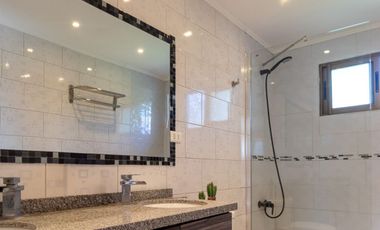 Se vende espectacular casa en Lo Cañas, La Florida.