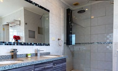 Se vende espectacular casa en Lo Cañas, La Florida.