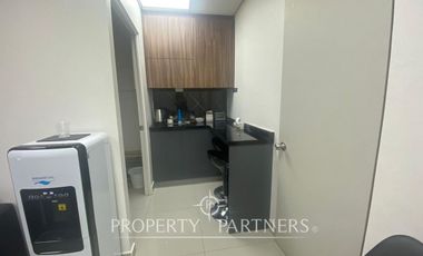 Preciosa oficina en venta con arriendo vigente