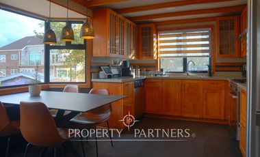 Elegante Casa Rústica con Conexión a la Naturaleza en Zona Norte