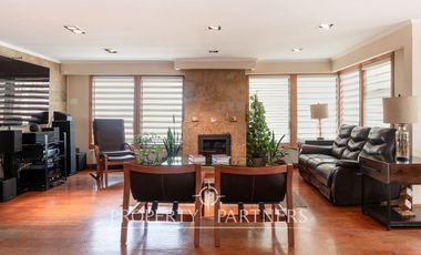 Elegante Casa Rústica con Conexión a la Naturaleza en Zona Norte