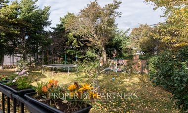 Elegante Casa Rústica con Conexión a la Naturaleza en Zona Norte