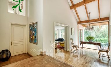 Gran casa en condominio con amplio terreno y excelentes vistas en el Arrayán