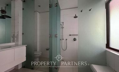 Gran casa en condominio con amplio terreno y excelentes vistas en el Arrayán