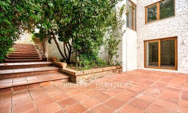 Gran casa en condominio con amplio terreno y excelentes vistas en el Arrayán