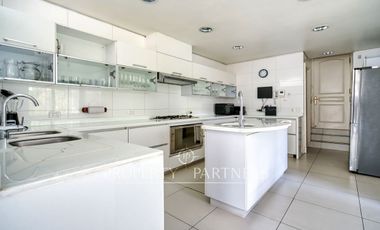 Gran casa en condominio con amplio terreno y excelentes vistas en el Arrayán