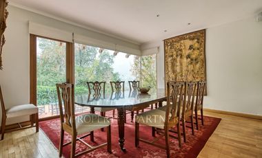 Gran casa en condominio con amplio terreno y excelentes vistas en el Arrayán