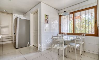 Gran casa en condominio con amplio terreno y excelentes vistas en el Arrayán