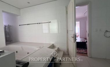 Gran casa en condominio con amplio terreno y excelentes vistas en el Arrayán