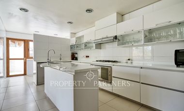 Gran casa en condominio con amplio terreno y excelentes vistas en el Arrayán