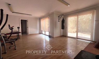 Gran casa en condominio con amplio terreno y excelentes vistas en el Arrayán