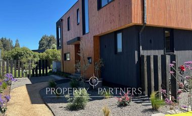 Casas nuevas y modernas en Condominio sector Las Vertientes