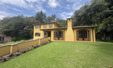 HERMOSA CASA DE  VENTA GUAPULO